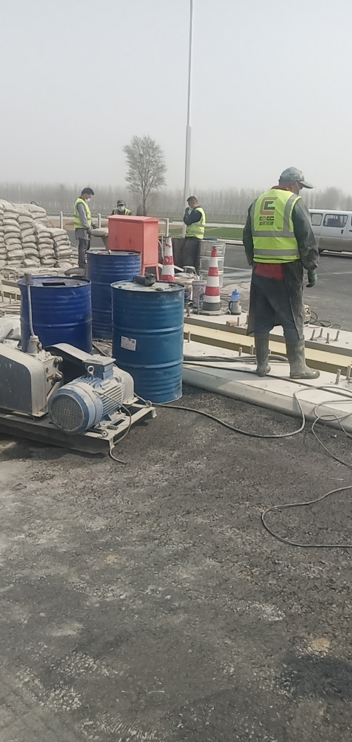 伊春公路路基回填土压密注浆